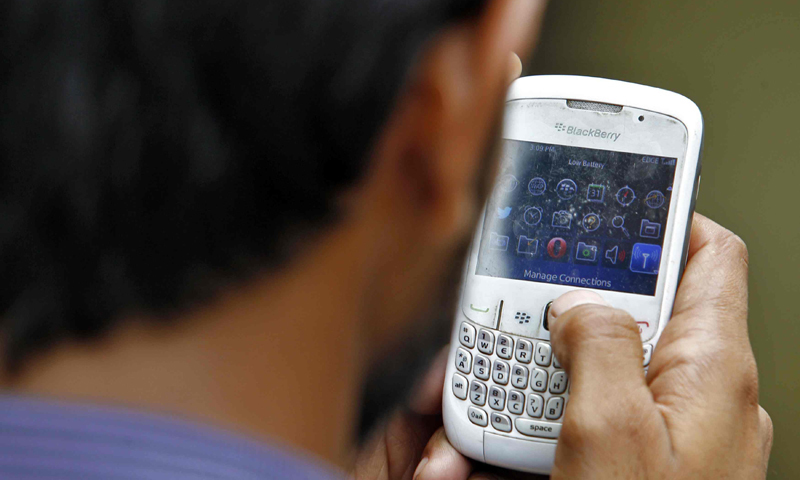 Oct 18 rally: Mobile phone services to be suspended in Karachi tomorrow